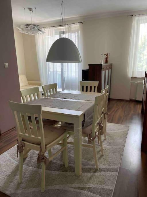 באנסקה ביסטריצה Priestranny 3 Izb. Apartman V Centre S Parkovanim. מראה חיצוני תמונה